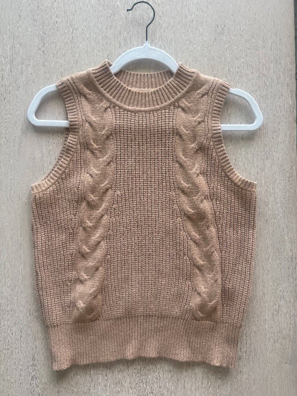 NWOT Cyrus Light Tan/Beige Cable Knit Sweater Top Vest